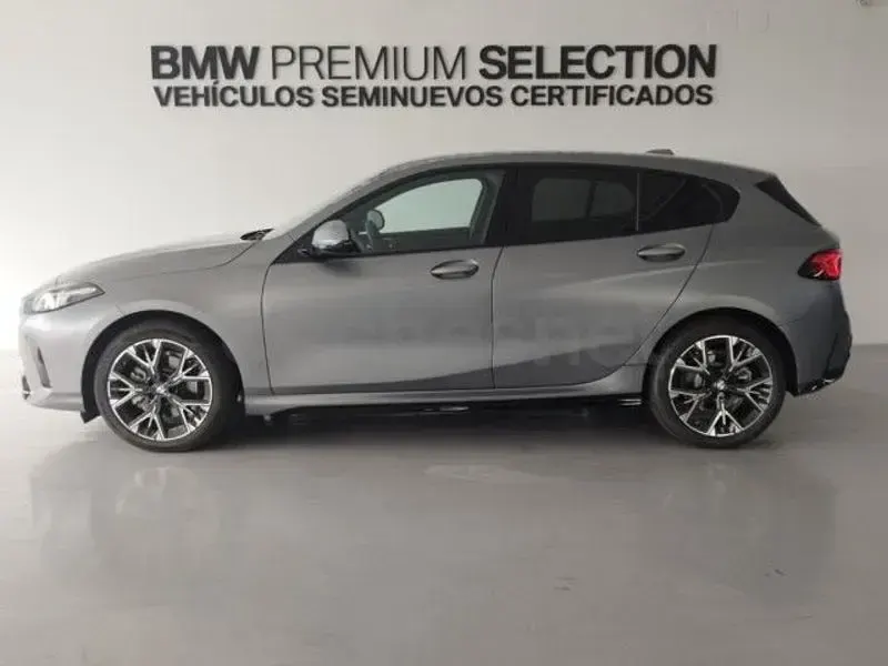 Usado BMW 120 Comfort Edition 170 CV (125 kW) 2026 Gris / plata Utilitario