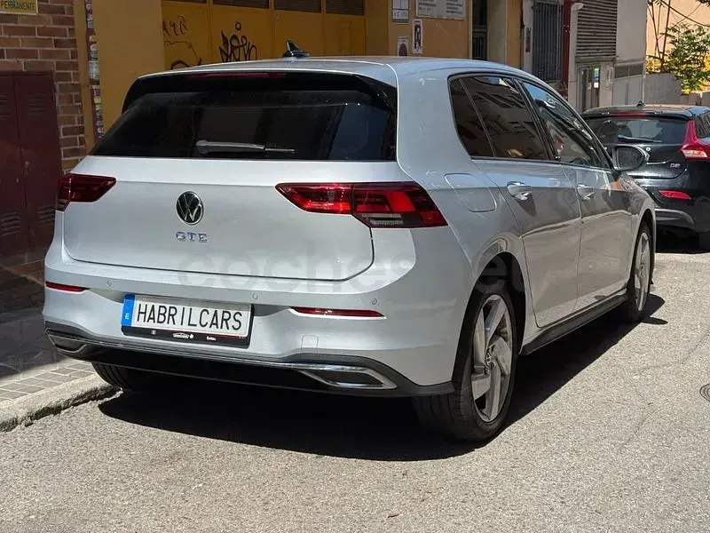 Usado VW Golf VIII GTE 245 CV (180 kW) 2022 Gris / plata Berlina