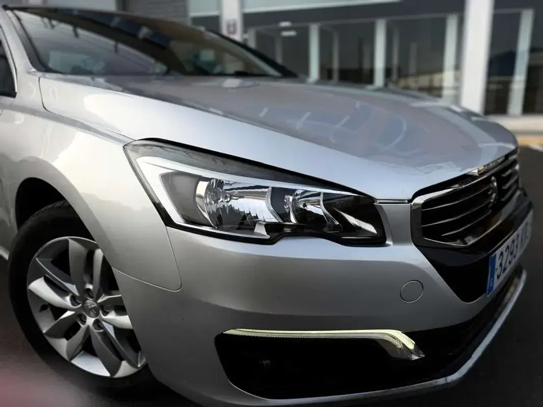 Usado Peugeot 508 Allure 120 CV (88 kW) 2019 Gris Berlina