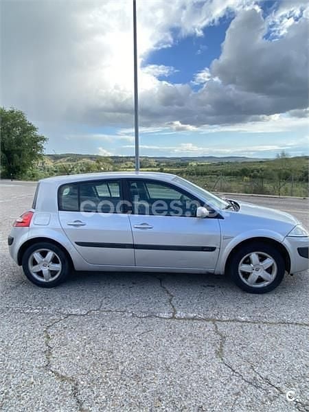 Usado Renault Mégane II Business 105 CV (77 kW) 2006 Gris / plata Berlina