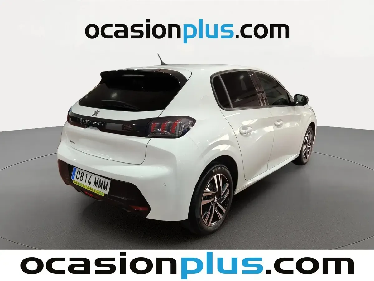 Usado Peugeot 208 Allure 100 CV (73 kW) 2023 Blanco Utilitario