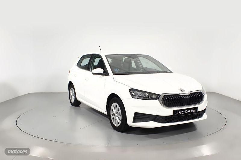 Blanco Usado 2023 Skoda Fabia Ambition Utilitario | 16.100 € (Un poco caro) - Imagen 1/4