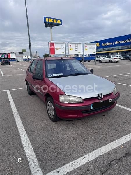 Usado Peugeot 106 60 CV (44 kW) 2002 Granate Utilitario