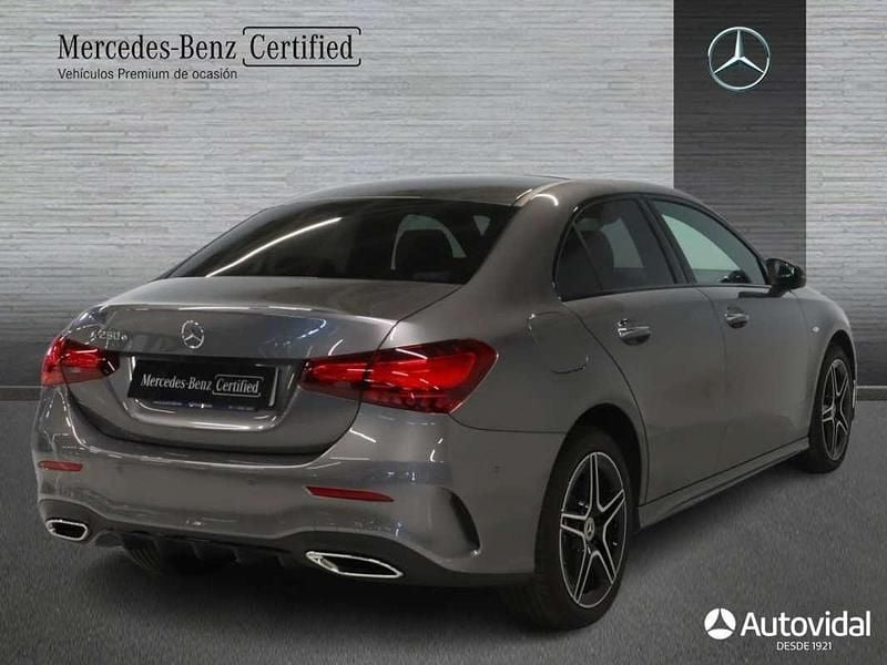 Usado Mercedes E250 218 CV (160 kW) 2025 Gris Berlina