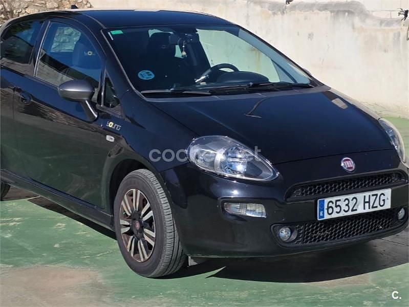 Negro Usado 2014 Fiat Punto Young Utilitario | 5900 € (Precio justo) - Imagen 1/4