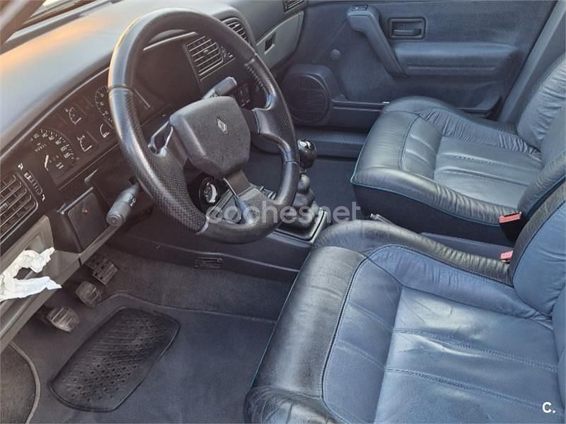Usado Renault R9 95 CV (69 kW) 1996 Gris / plata Berlina