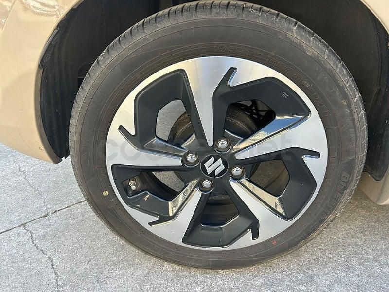 Usado Suzuki Swift 83 CV (61 kW) 2025 Beige Utilitario