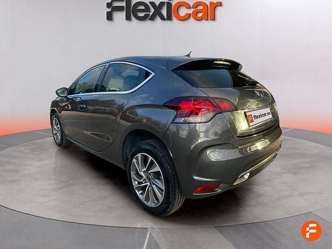 Usado DS Automobiles DS4 Design 120 CV (88 kW) 2015 Gris Berlina