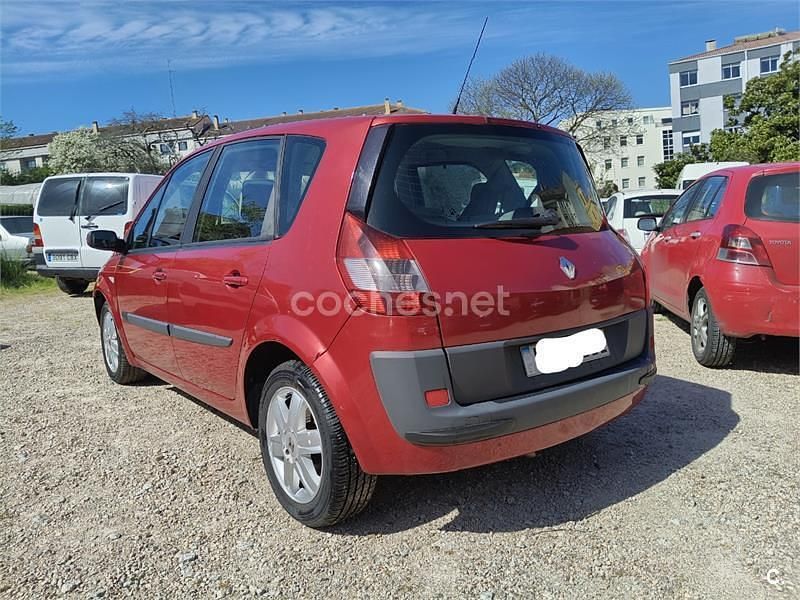 Usado Renault Scénic II Dynamique 120 CV (88 kW) 2005 Rojo Monovolumen