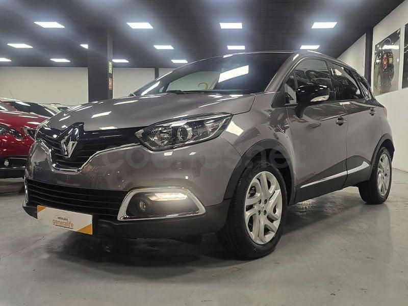 Usado Renault Captur Zen 90 CV (66 kW) 2017 Gris / plata SUV