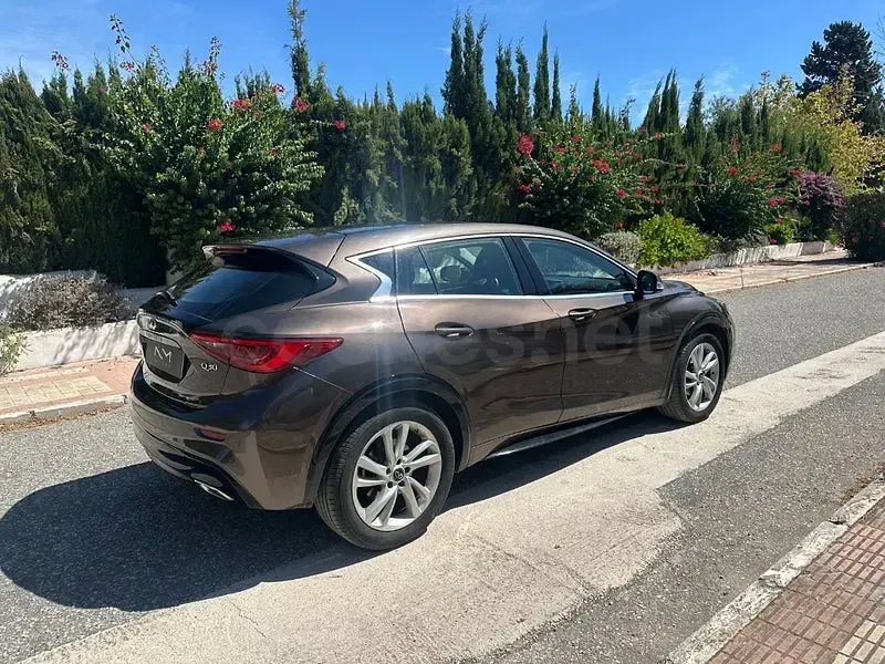 Usado Infiniti Q30 Premium 109 CV (80 kW) 2016 Marrón Berlina
