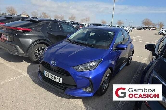 Usado Toyota Yaris Hybrid Active 116 CV (85 kW) 2025 Azul Utilitario