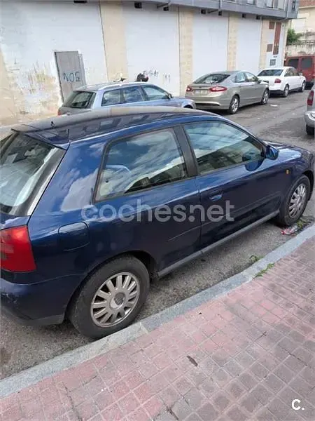 Usado Audi A3 Attraction 110 CV (80 kW) 1999 Azul Utilitario