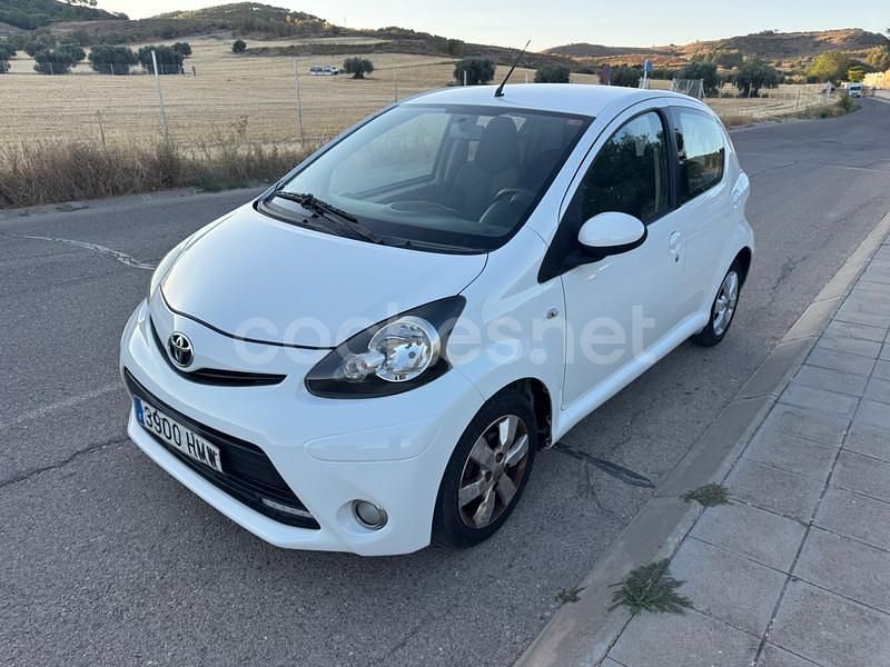 Blanco Usado 2013 Toyota Aygo City Utilitario | 5990 € (Precio justo) - Imagen 1/4