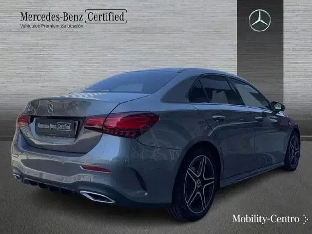 Usado Mercedes A180 116 CV (85 kW) 2025 Gris montaña Berlina