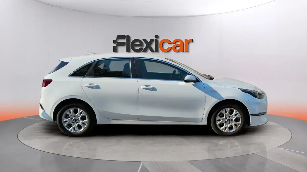 Usado Kia Ceed 136 CV (100 kW) 2023 Blanco Utilitario