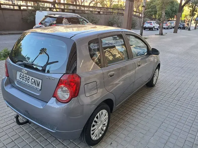 Usado Chevrolet Aveo LS 84 CV (61 kW) 2009 Gris / plata Berlina