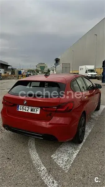 Begagnad BMW 118 Sport Line 136 HK (100 kW) 2020 Röd Halvkombi