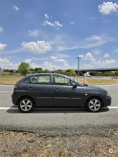 Usado Seat Ibiza 100 CV (73 kW) 2007 Gris / plata Utilitario
