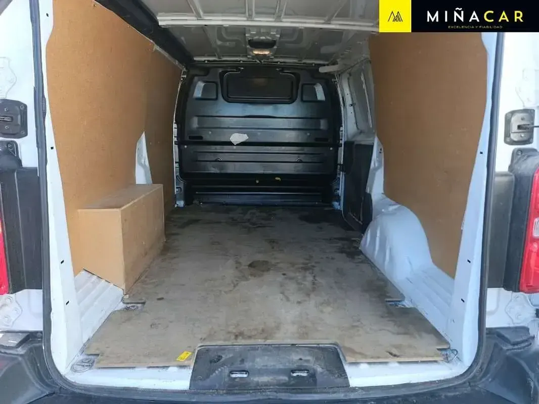 Usado Opel Vivaro 102 CV (75 kW) 2022 Blanco Monovolumen