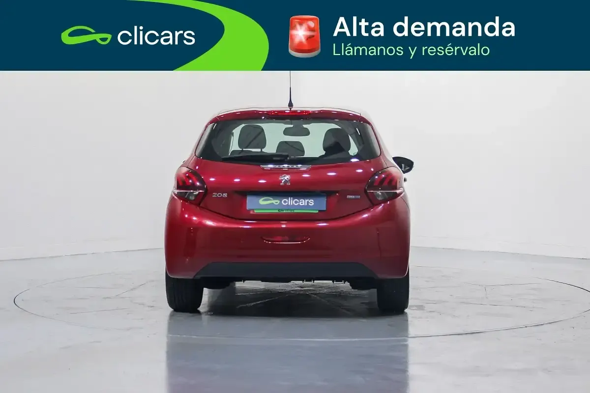Usado Peugeot 208 Allure 100 CV (73 kW) 2016 Rojo Utilitario