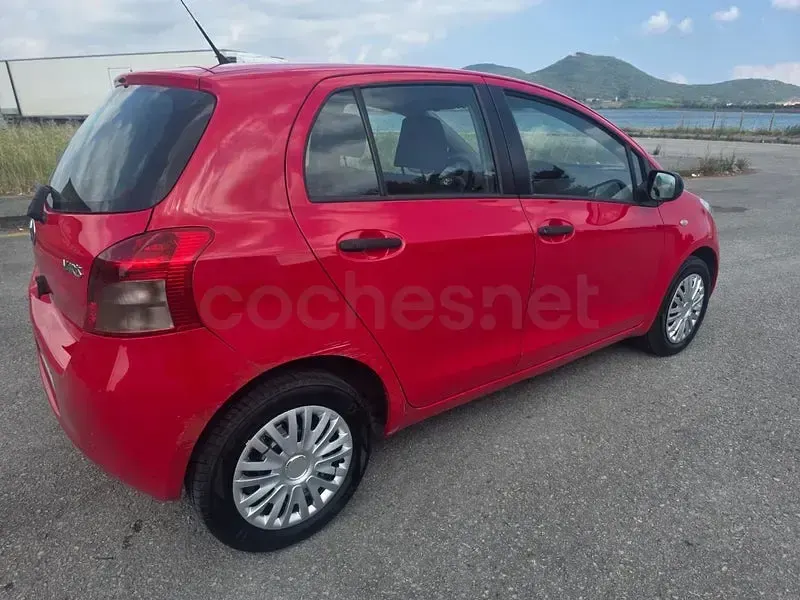 Usado Toyota Yaris 87 CV (63 kW) 2008 Rojo Utilitario
