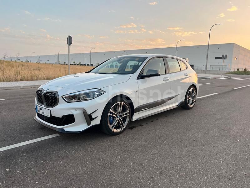 Blanco Usado 2021 BMW M135 Performance Utilitario | 38.990 € (Precio justo) - Imagen 1/4