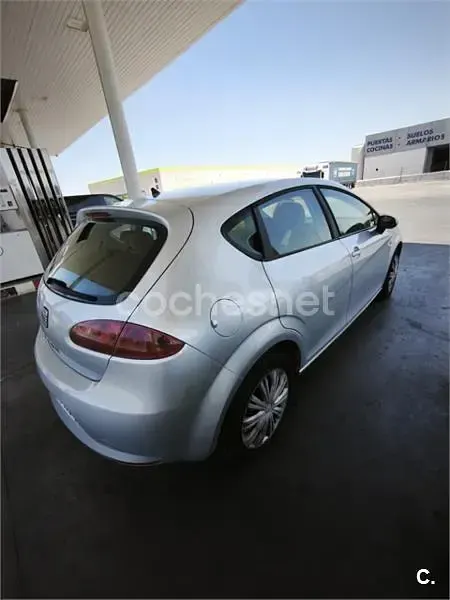 Usado Seat Leon Reference 105 CV (77 kW) 2007 Gris / plata Utilitario