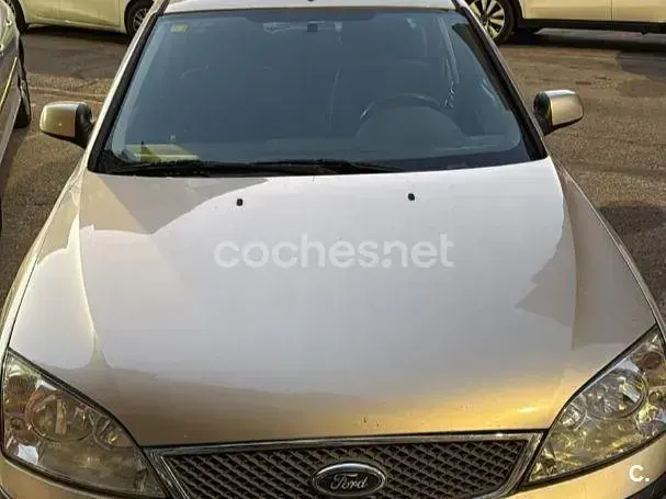Usado Ford Mondeo Sport 130 CV (95 kW) 2004 Beige Berlina