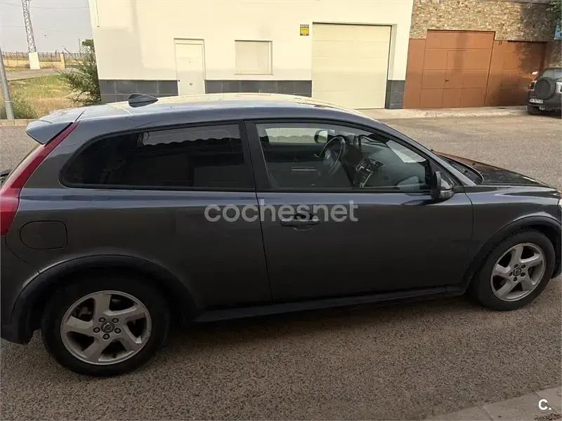Usado Volvo C30 Momentum 109 CV (80 kW) 2010 Negro Utilitario