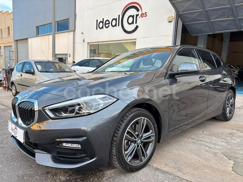 Gris Usado 2021 BMW 118 Sport Line Utilitario | 20.990 € (Precio justo) - Imagen 1/4