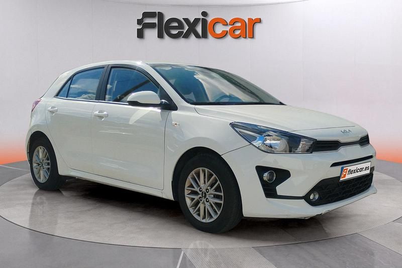 Blanco Usado 2022 Kia Rio Utilitario | 10.690 € (Buen precio) - Imagen 1/4
