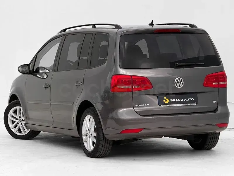 Usado VW Touran Edition 105 CV (77 kW) 2012 Gris / plata Monovolumen