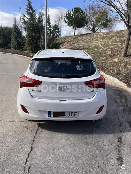 Usado Hyundai i30 100 HP (73 kW) 2015 Branco Sedan