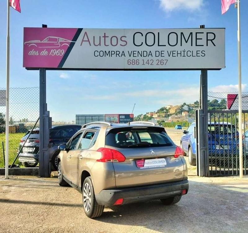 Usado Peugeot 2008 Active 92 CV (67 kW) 2014 Marrón SUV