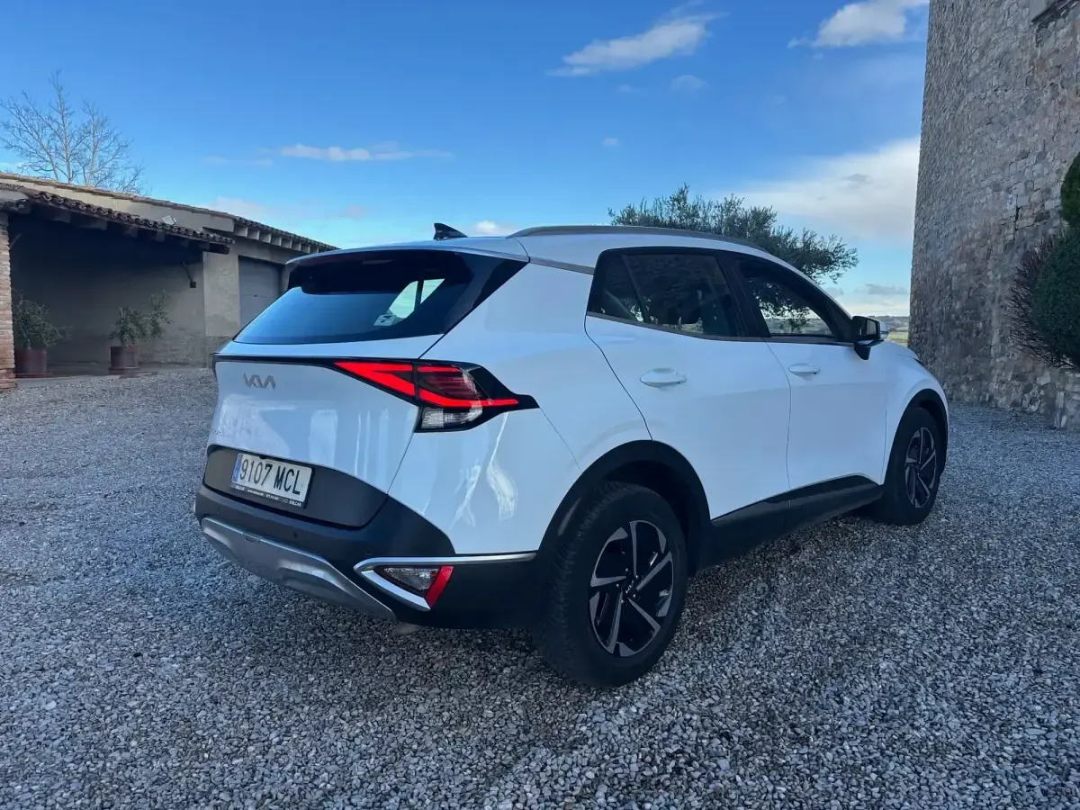 Usado Kia Sportage 136 CV (100 kW) 2022 Blanco SUV