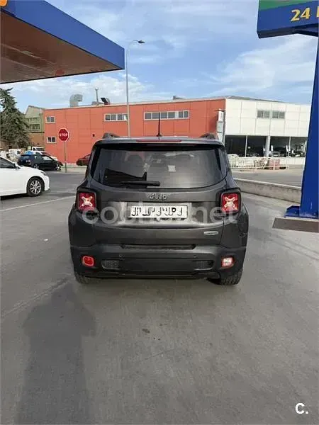 Usado Jeep Renegade Longitude 120 CV (88 kW) 2016 Gris / plata SUV