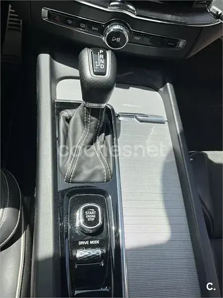 Usado Volvo XC60 R-Design 190 CV (139 kW) 2019 Gris / plata SUV