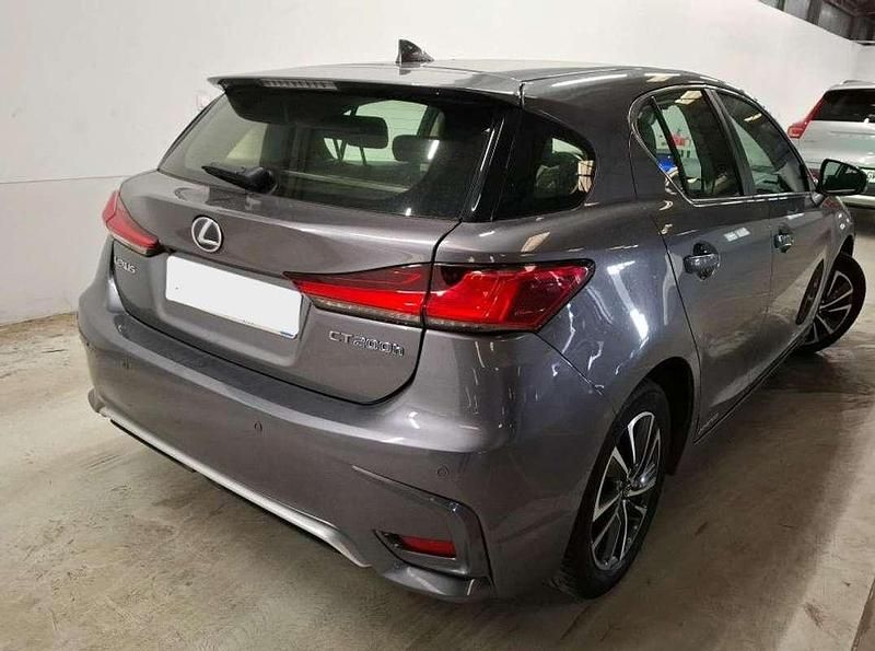 Usado Lexus CT200h Business Edition 136 CV (100 kW) 2020 Gris Utilitario