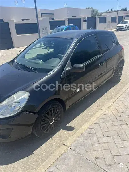 Usado Renault Clio II Authentique 70 CV (51 kW) 2007 Negro Berlina