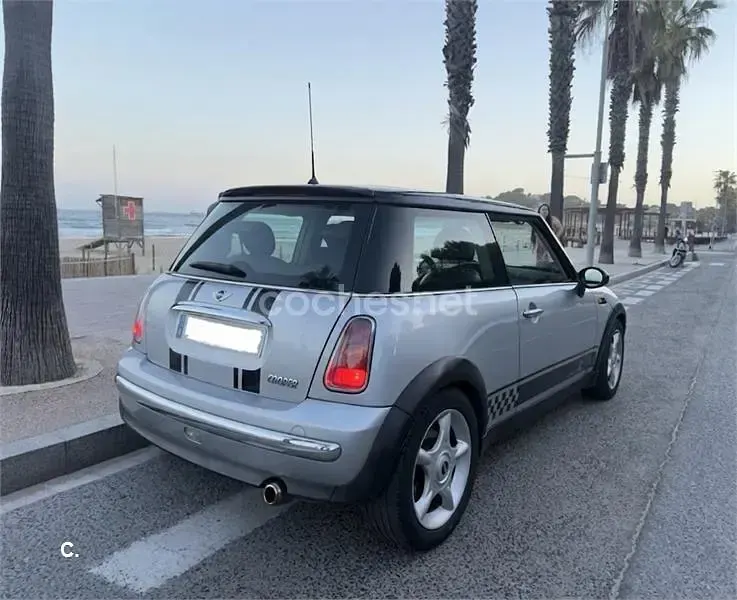Usado Mini Cooper 115 CV (84 kW) 2002 Gris / plata Utilitario