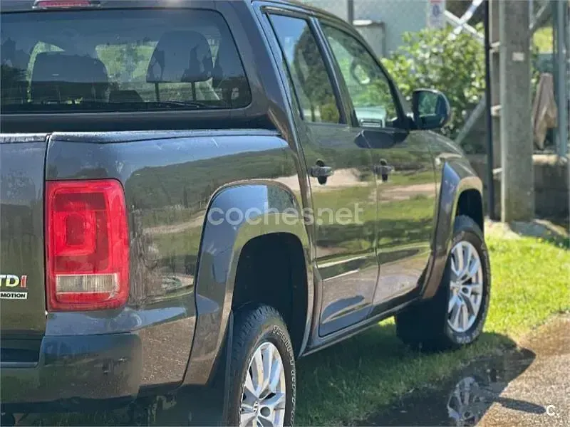 Usado VW Amarok Highline 204 CV (150 kW) 2017 Granate Pickup/Camioneta