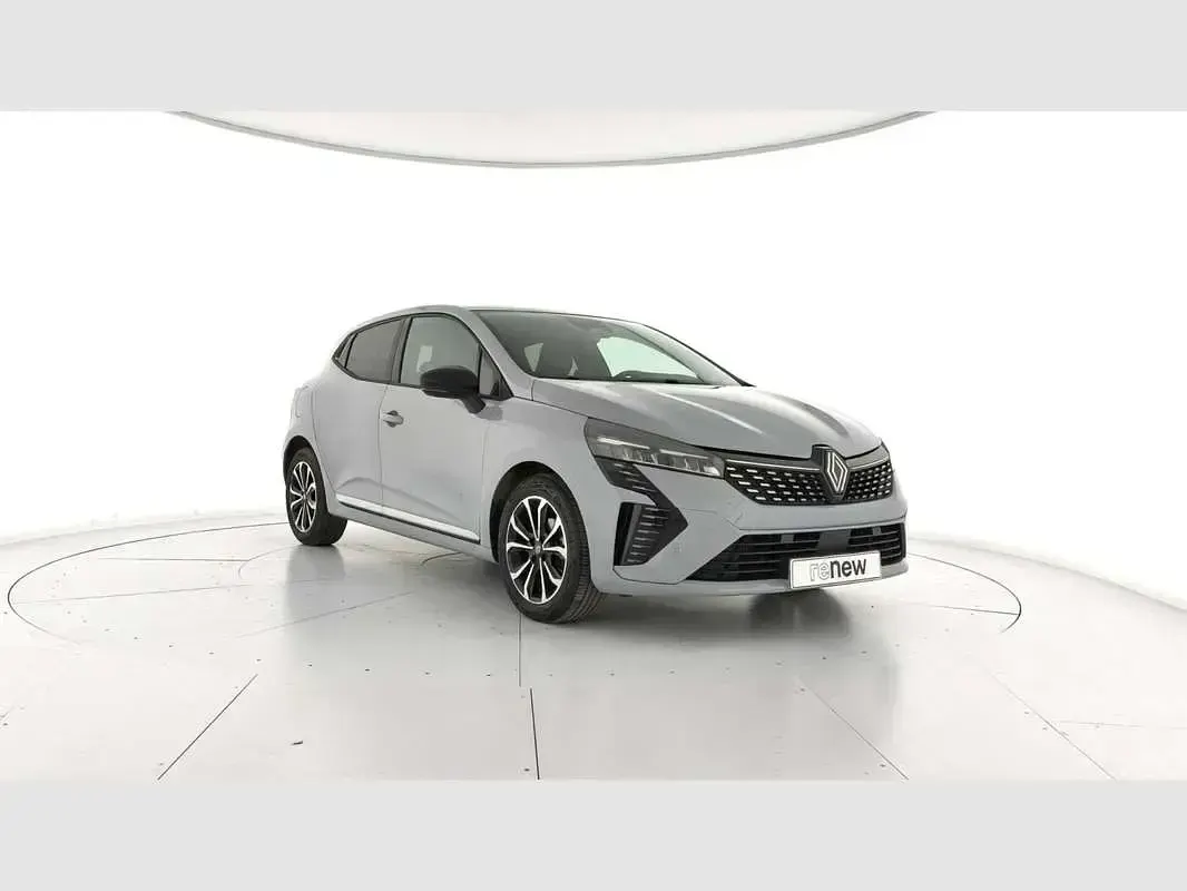 Usado Renault Clio Techno 114 CV (83 kW) 2025 Gris Utilitario
