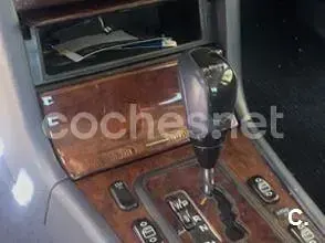 Usado Mercedes E220 Elegance 143 CV (105 kW) 2001 Gris / plata Berlina