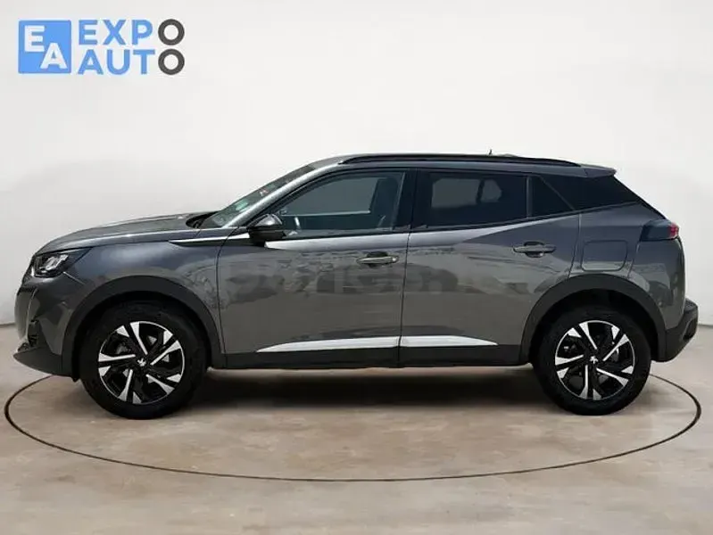 Usado Peugeot 2008 Allure 110 CV (80 kW) 2022 Gris / plata SUV
