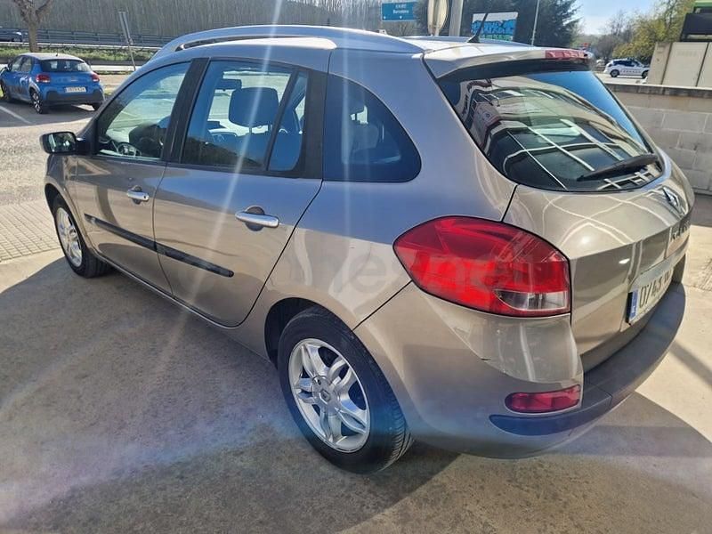 Usado Renault Clio GrandTour Exception 85 CV (62 kW) 2009 Beige Familiar