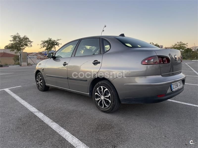 Usado Seat Cordoba Reference 100 CV (73 kW) 2004 Verde Berlina