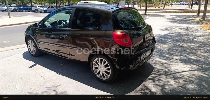 Usado Renault Clio II Extreme 100 CV (73 kW) 2006 Marrón Berlina