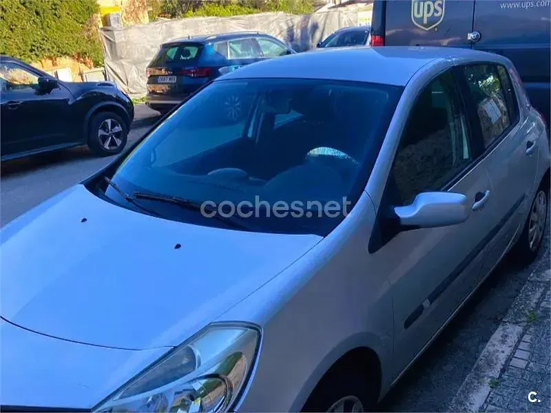Begagnad Renault Clio II Authentique 75 HK (55 kW) 2007 Grå Sedan