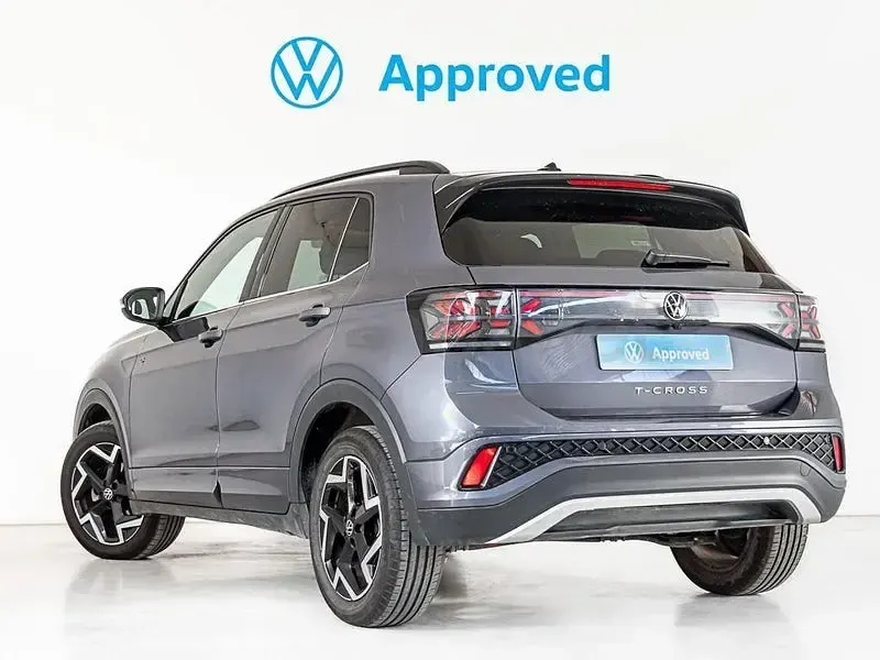 Usado VW T-Cross R-line 115 CV (84 kW) 2025 Gris / plata SUV